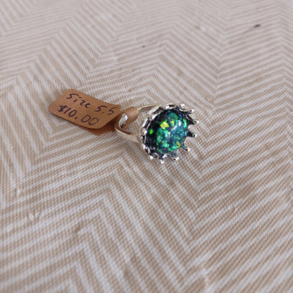 Green and Black Fashion Ring Size 5.5