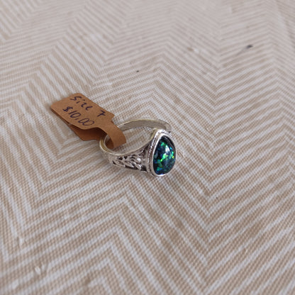 Green and Black Fashion Ring Size 6.5