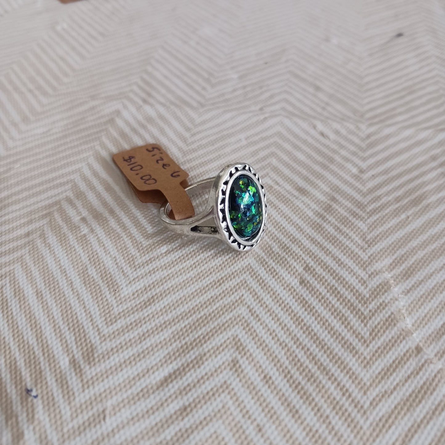 Green and Black Fashion Ring Oval