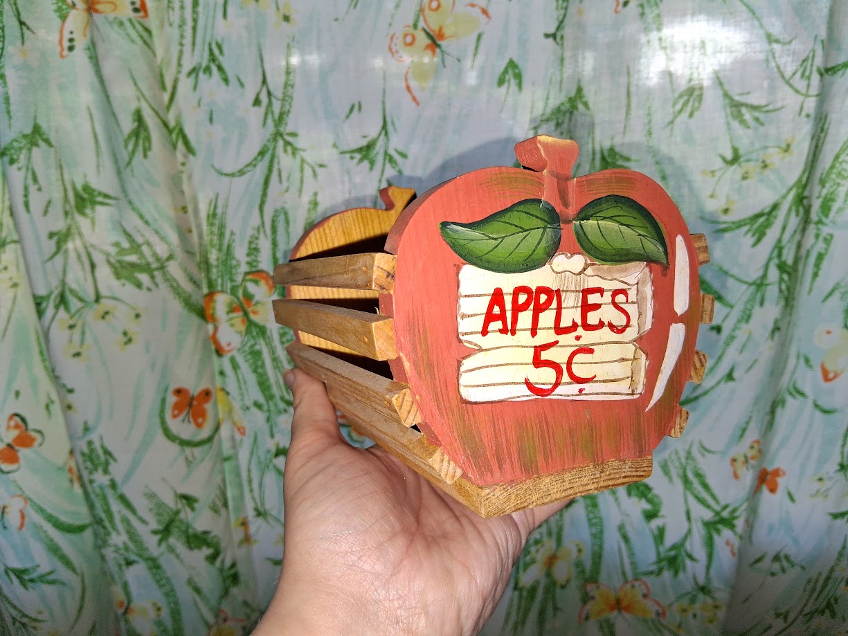 Vintage Wooden Apple Themed Decor