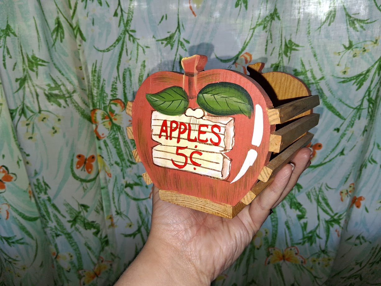 Vintage Wooden Apple Themed Decor